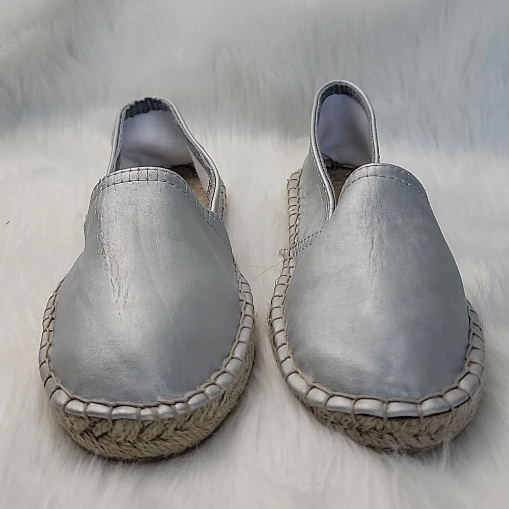 STEVE MADDEN Metallic Silver Slip On Bohemian Glam Flat Loafer Espadrilles 7 NEW